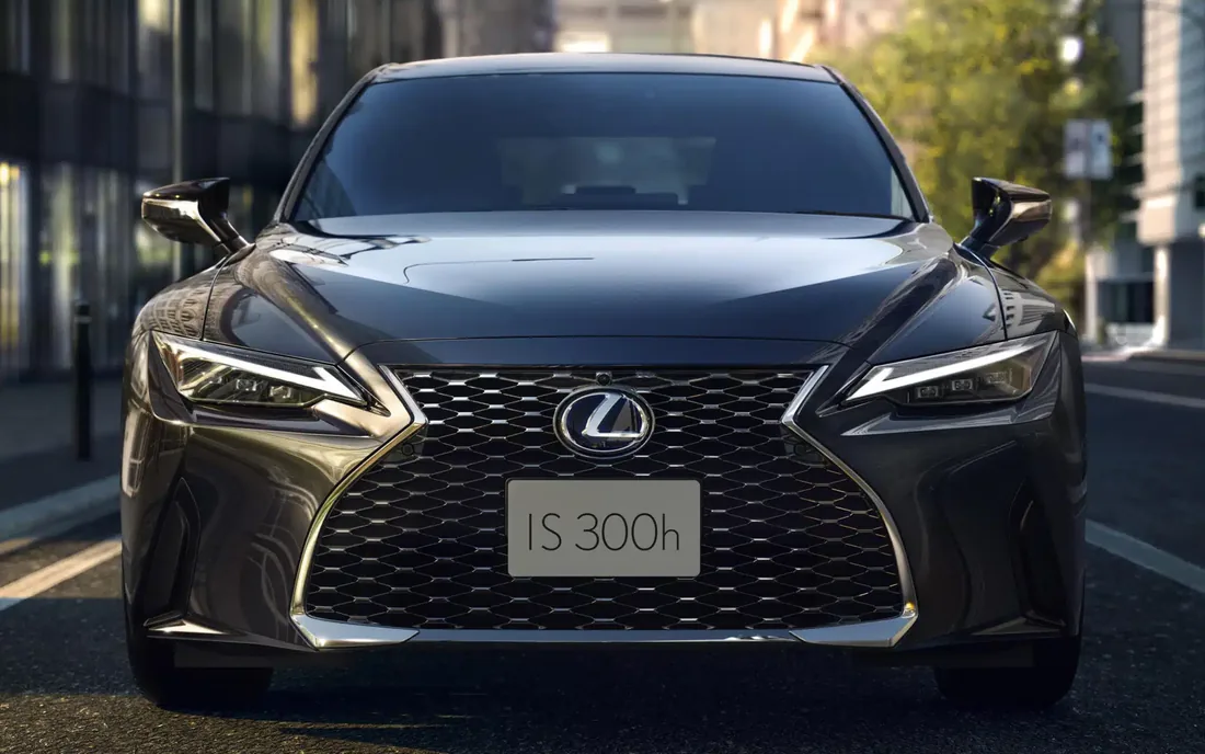 Lexus IS 300h front view